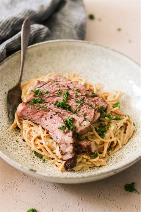 Creamy Alfredo Steak Pasta .